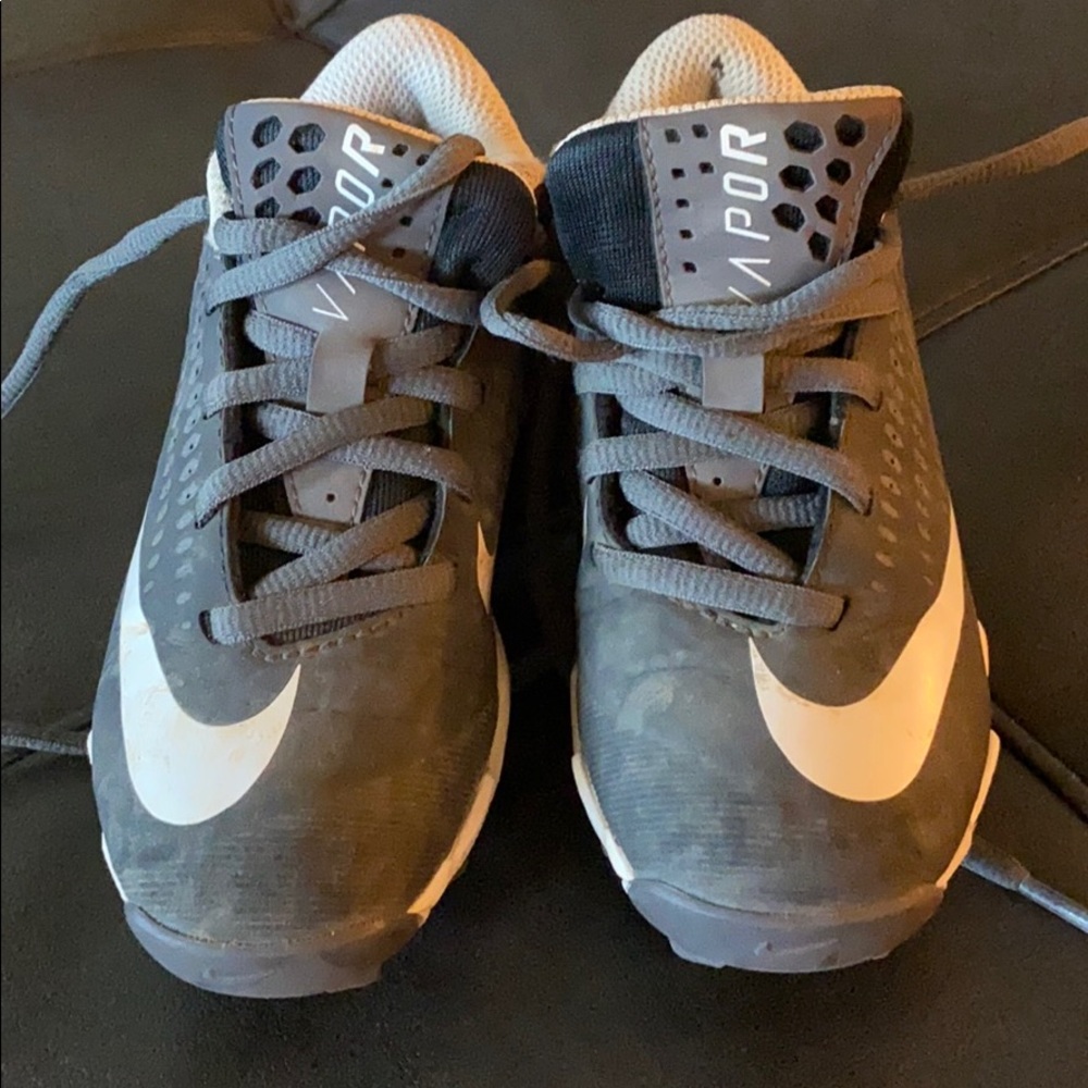 Baseball cleats